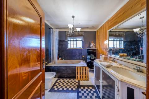 Villa de luxo com 6 quartos, casa de hóspedes e vistas deslumbrantes para o campo