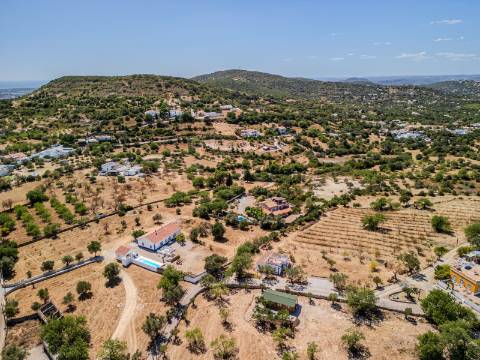 Villa de luxo com 6 quartos, casa de hóspedes e vistas deslumbrantes para o campo