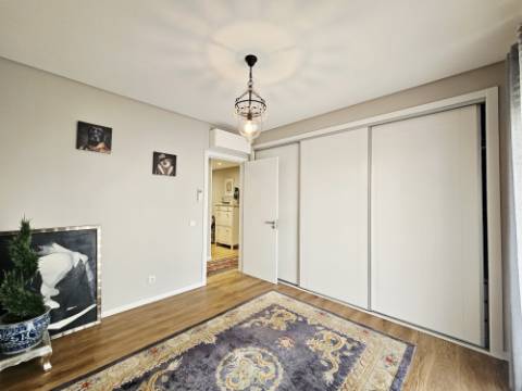 Portimão - Apartamento T3 com Duas Suítes, Terraços Amplos e Garagem Box - Construção Recente (2021)