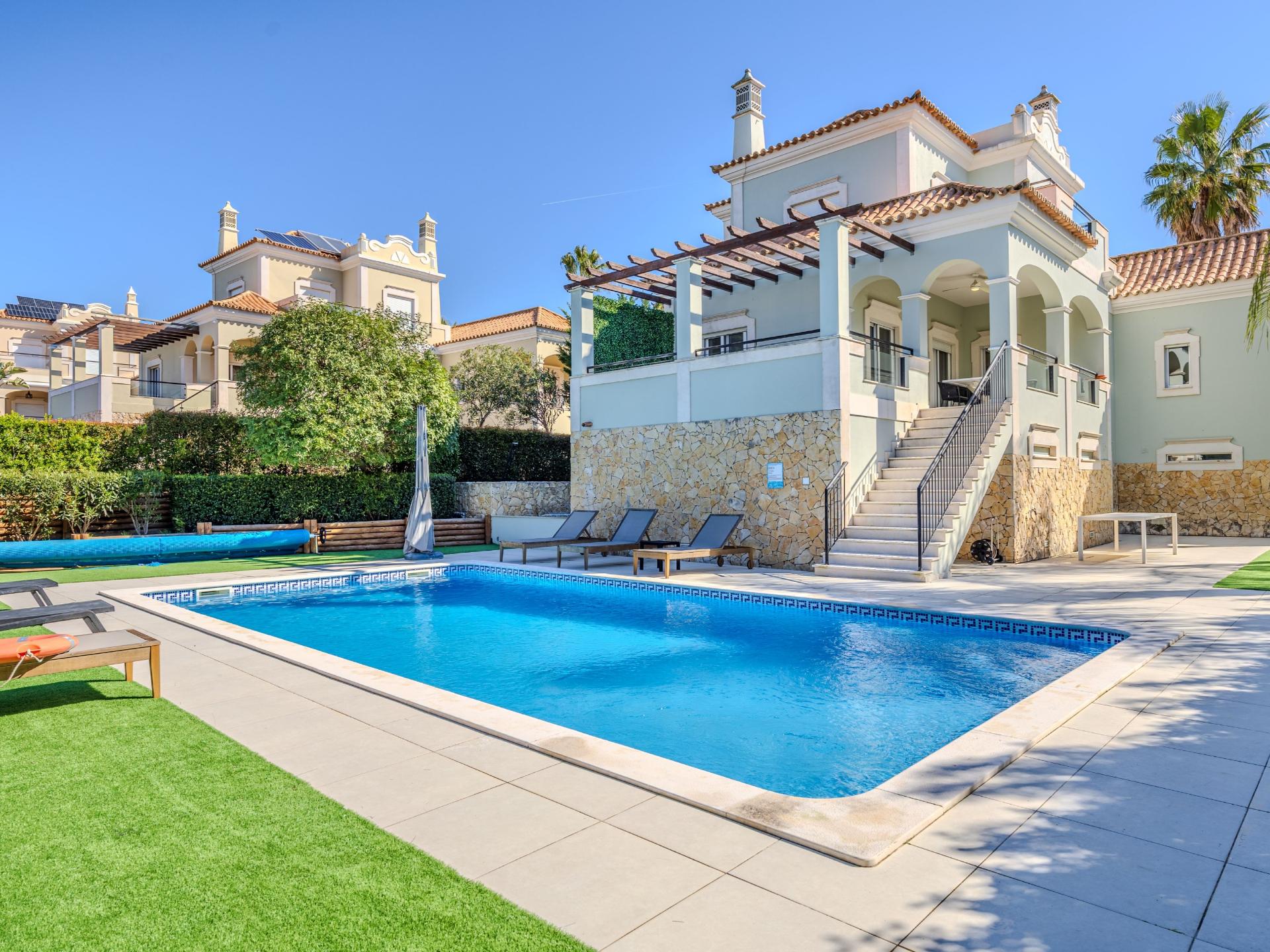 VALE FORMOSO - Exclusiva Moradia T4+1 no Condomínio 'The Crest'