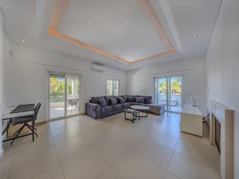 VALE FORMOSO - Exclusiva Moradia T4+1 no Condomínio 'The Crest'