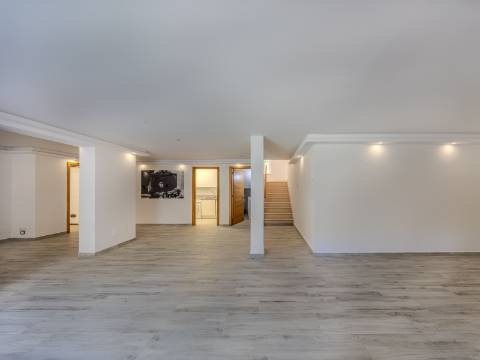 VALE FORMOSO - Exclusiva Moradia T4+1 no Condomínio 'The Crest'