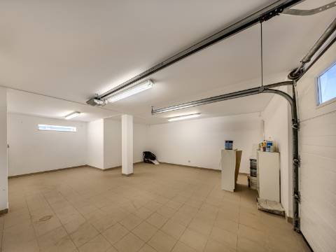 VALE FORMOSO - Exclusiva Moradia T4+1 no Condomínio 'The Crest'