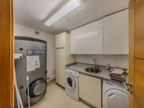 VALE FORMOSO - Exclusiva Moradia T4+1 no Condomínio 'The Crest'