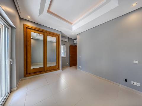 VALE FORMOSO - Exclusiva Moradia T4+1 no Condomínio 'The Crest'