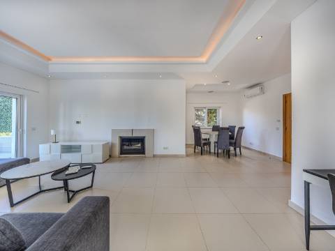 VALE FORMOSO - Exclusiva Moradia T4+1 no Condomínio 'The Crest'