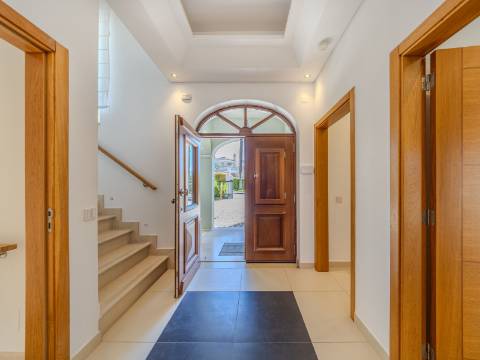 VALE FORMOSO - Exclusiva Moradia T4+1 no Condomínio 'The Crest'