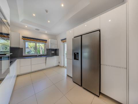 VALE FORMOSO - Exclusiva Moradia T4+1 no Condomínio 'The Crest'