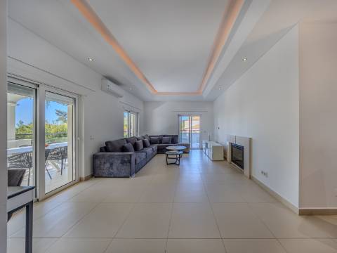 VALE FORMOSO - Exclusiva Moradia T4+1 no Condomínio 'The Crest'