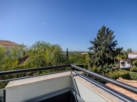 VALE FORMOSO - Exclusiva Moradia T4+1 no Condomínio 'The Crest'