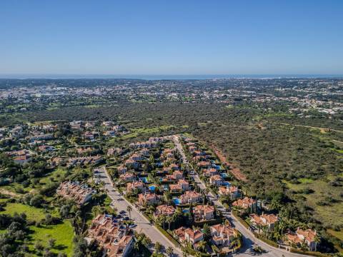 VALE FORMOSO - Exclusiva Moradia T4+1 no Condomínio 'The Crest'