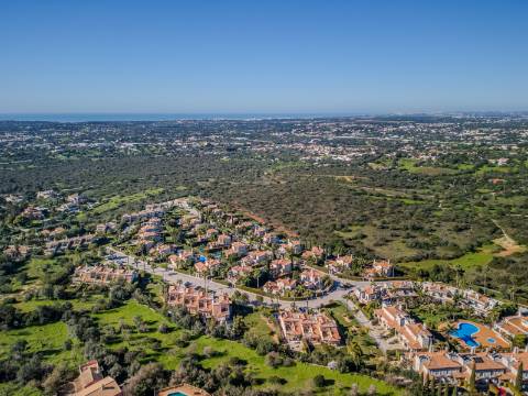 VALE FORMOSO - Exclusiva Moradia T4+1 no Condomínio 'The Crest'