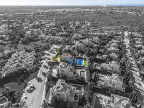 VALE FORMOSO - Exclusiva Moradia T4+1 no Condomínio 'The Crest'