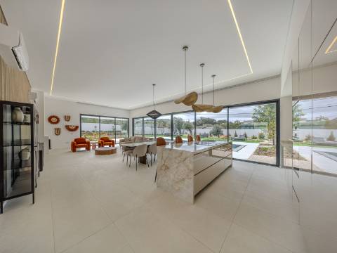 São Brás de Alportel - Moradia V4 de estilo contemporâneo