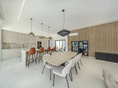 São Brás de Alportel - Moradia V4 de estilo contemporâneo