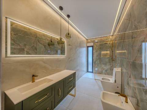 São Brás de Alportel - Moradia V4 de estilo contemporâneo