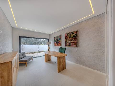 São Brás de Alportel - Moradia V4 de estilo contemporâneo