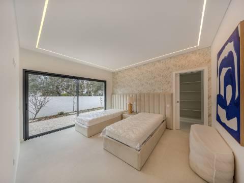 São Brás de Alportel - Moradia V4 de estilo contemporâneo