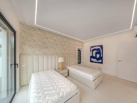 São Brás de Alportel - Moradia V4 de estilo contemporâneo