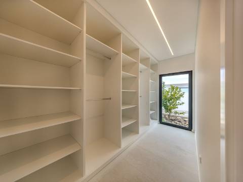 São Brás de Alportel - Moradia V4 de estilo contemporâneo