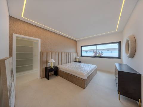 São Brás de Alportel - Moradia V4 de estilo contemporâneo