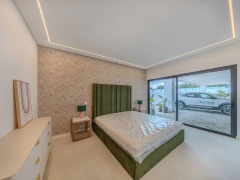 São Brás de Alportel - Moradia V4 de estilo contemporâneo