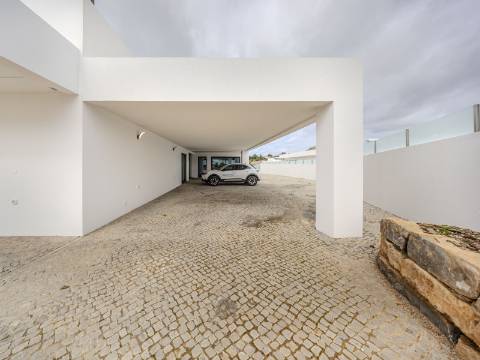 São Brás de Alportel - Moradia V4 de estilo contemporâneo