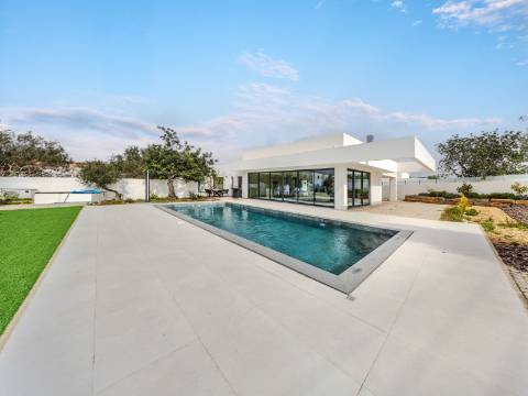 São Brás de Alportel - Moradia V4 de estilo contemporâneo