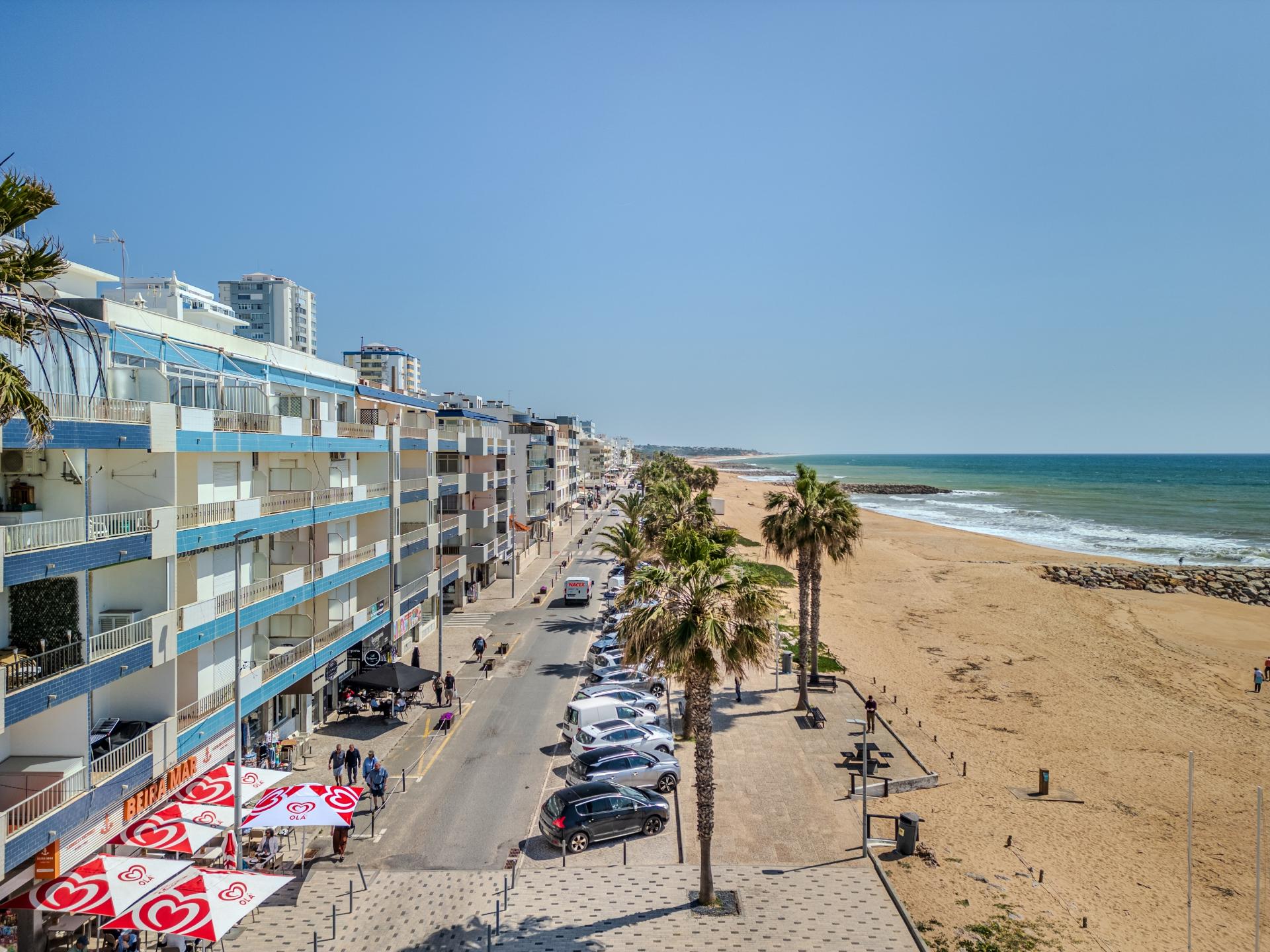 Arrecadação / Armazém - Avenida Infante Sagres, Quarteira