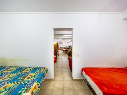 Arrecadação / Armazém - Avenida Infante Sagres, Quarteira