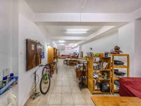 Arrecadação / Armazém - Avenida Infante Sagres, Quarteira