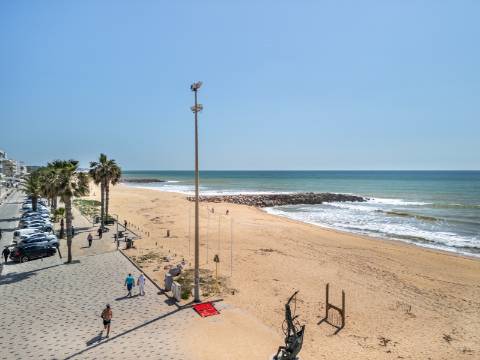 Arrecadação / Armazém - Avenida Infante Sagres, Quarteira