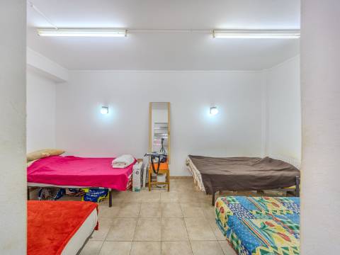 Arrecadação / Armazém - Avenida Infante Sagres, Quarteira