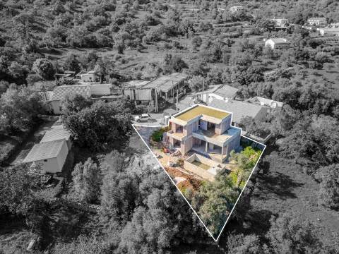 LOULÉ - Moradia T3 com piscina em construção