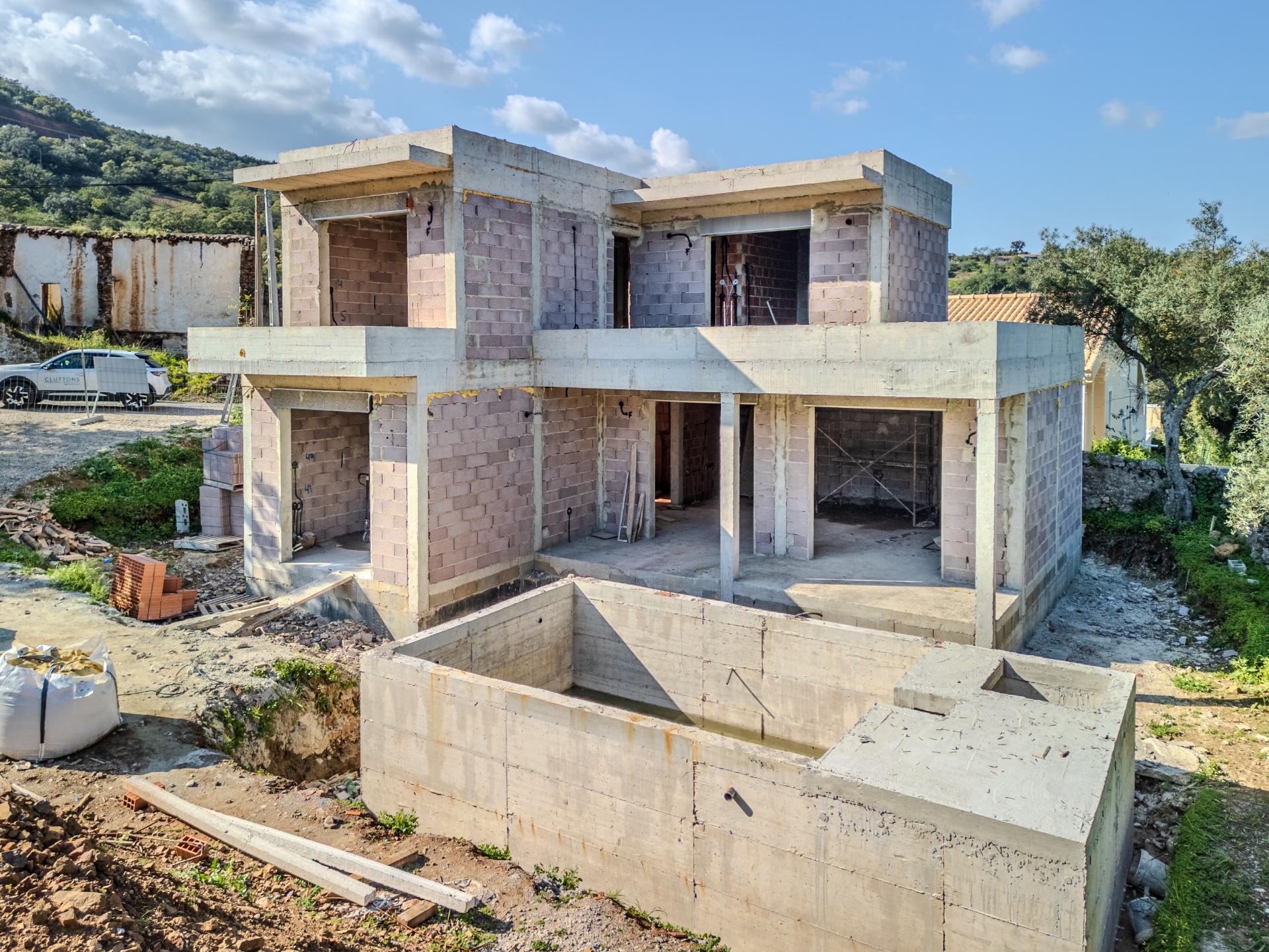LOULÉ - Moradia T3 com piscina em construção