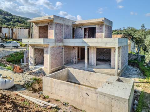 LOULÉ - Moradia T3 com piscina em construção