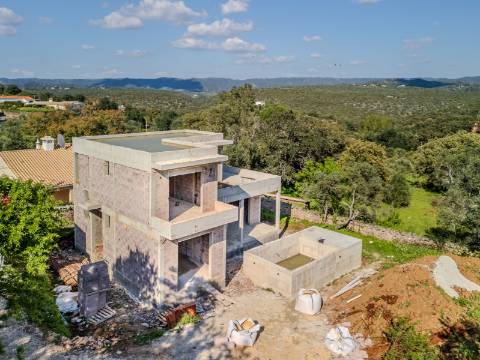 LOULÉ - Moradia T3 com piscina em construção