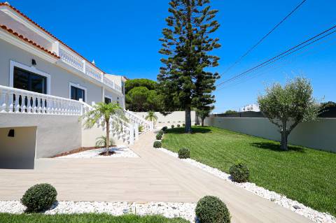 Perto de Vale do Lobo Moradia V5+1 Totalmente Renovada Para Venda