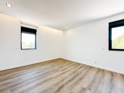 Perto de Vale do Lobo Moradia V5+1 Totalmente Renovada Para Venda