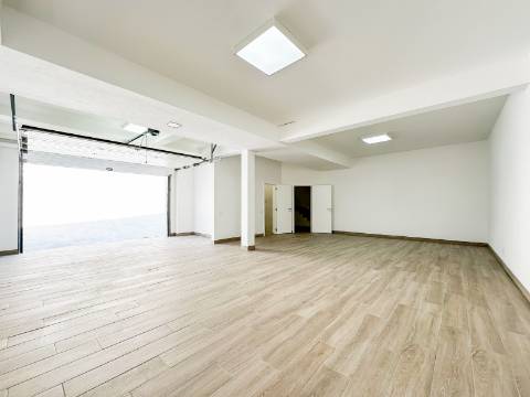 Perto de Vale do Lobo Moradia V5+1 Totalmente Renovada Para Venda