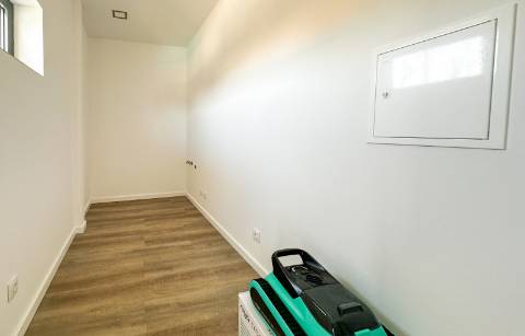 Perto de Vale do Lobo Moradia V5+1 Totalmente Renovada Para Venda