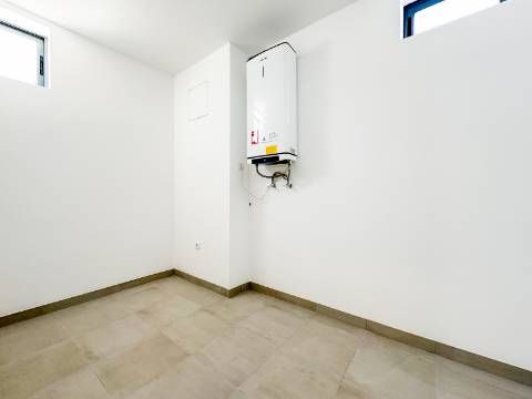 Perto de Vale do Lobo Moradia V5+1 Totalmente Renovada Para Venda