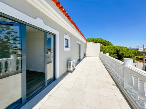 Perto de Vale do Lobo Moradia V5+1 Totalmente Renovada Para Venda