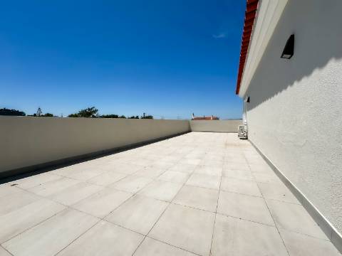 Perto de Vale do Lobo Moradia V5+1 Totalmente Renovada Para Venda