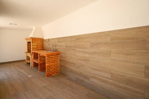 Perto de Vale do Lobo Moradia V5+1 Totalmente Renovada Para Venda