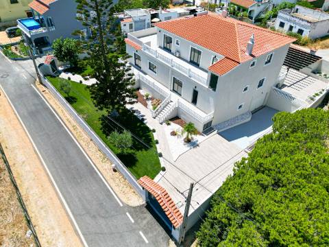Perto de Vale do Lobo Moradia V5+1 Totalmente Renovada Para Venda