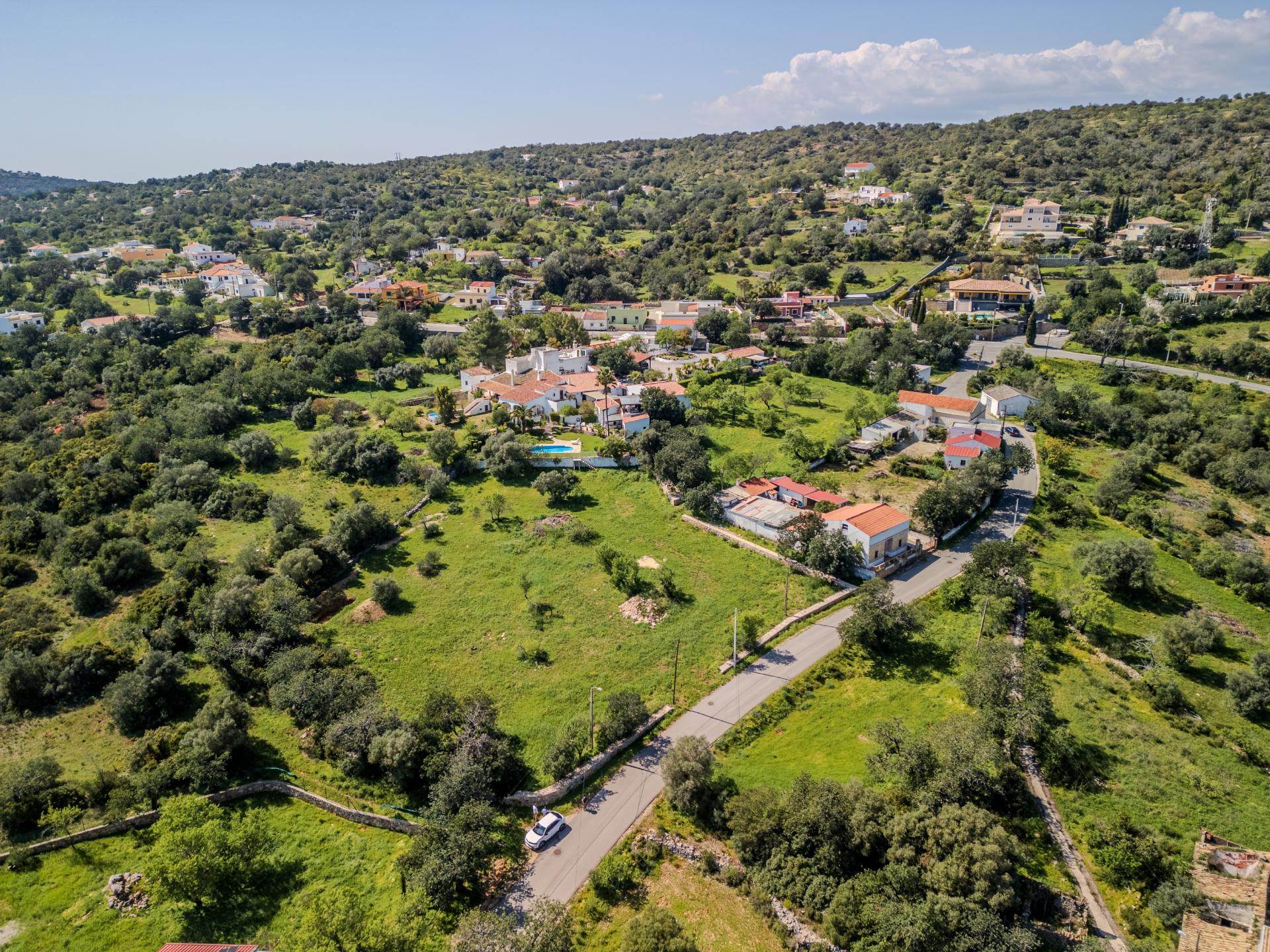 Loulé, Quinta da Eira - Terreno de 7.700m² com PIP Aprovado para Moradia de 450m²