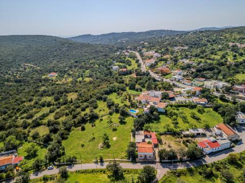 Loulé, Quinta da Eira - Terreno de 7.700m² com PIP Aprovado para Moradia de 450m²