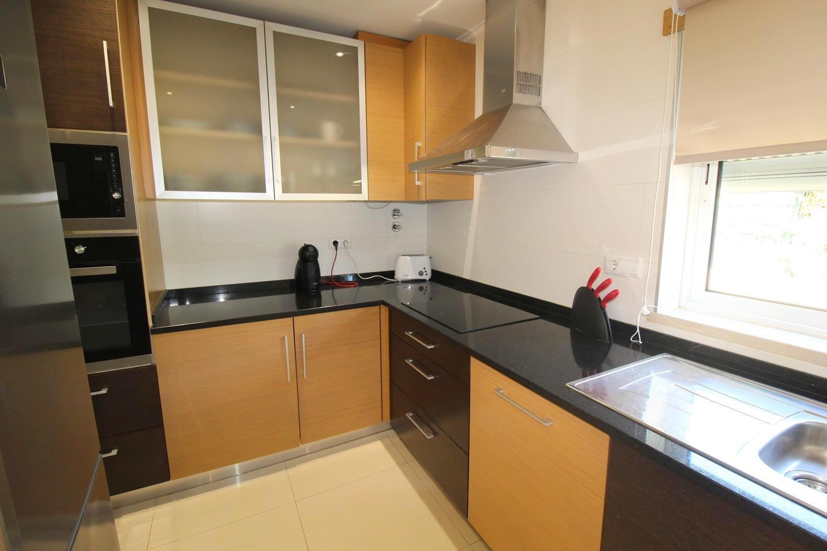 Albufeira - Moradia em Banda renovada T2+1 com piscina e garagem