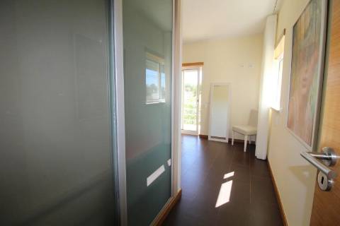 Albufeira - Moradia em Banda renovada T2+1 com piscina e garagem